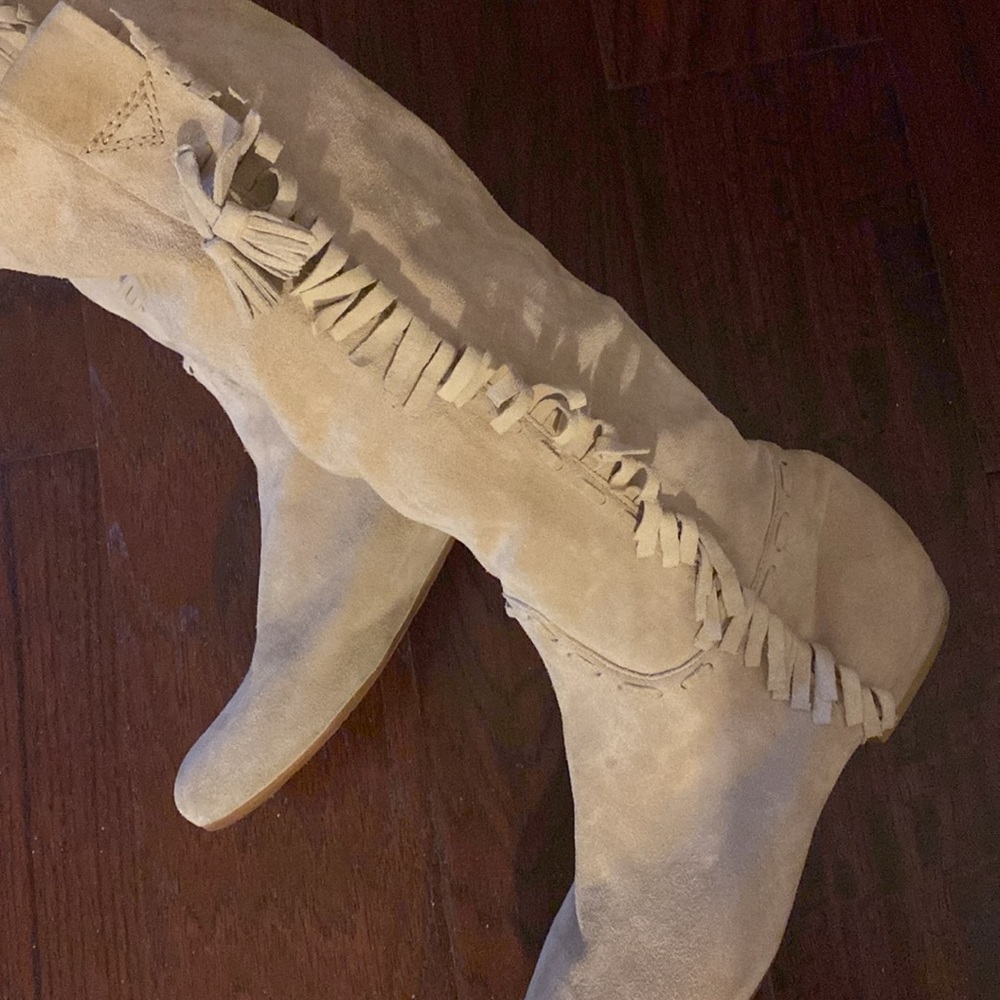 Womens slightly worn Nine West all Suede Boot Size 8